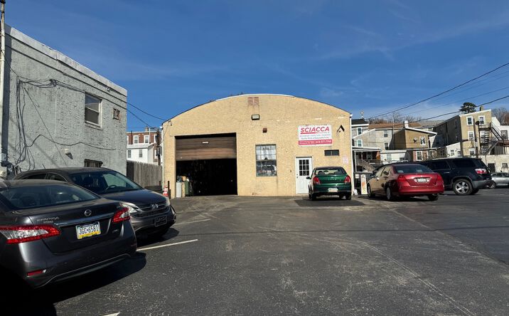 Pictures of Retail property located at 409 E LAFAYETTE ST, NORRISTOWN, PA 19401-5116 for lease - image #1
