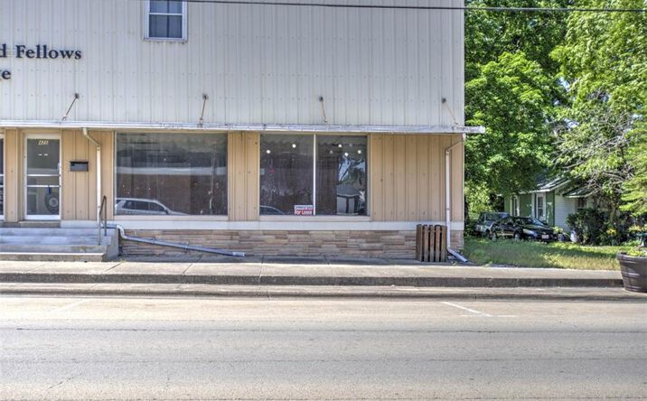 Pictures of Retail, Office property located at 425 West Main Street, Mt Zion, IL 62549 for lease - image #1