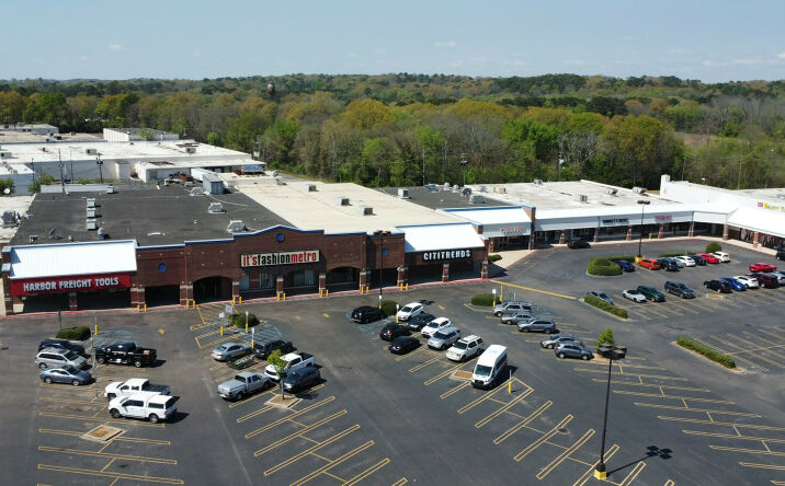 Pictures of Retail property located at 9118 Parkway East, Birmingham, AL 35206 for lease - image #1