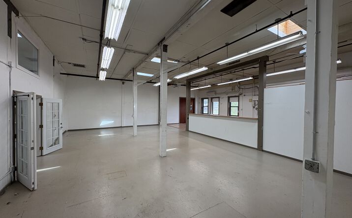 Pictures of Office property located at 911 North Monroe Street, Portland, OR 97227 for lease - image #1