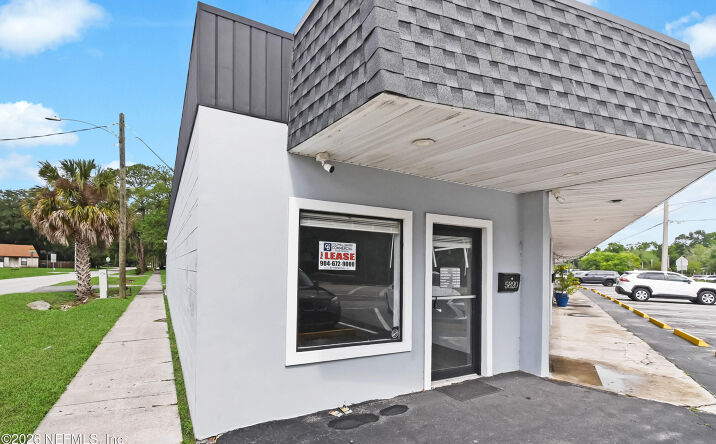 Pictures of Retail property located at 5820 ST AUGUSTINE Road, Jacksonville, FL 32207 for lease - image #1