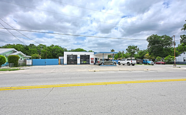 Pictures of Special Purpose property located at 1216 West San Antonio Street, New Braunfels, TX 78130 for lease - image #1