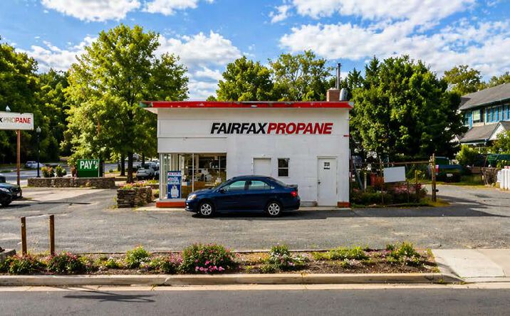 Pictures of Retail property located at 9754 Lee Hwy, Fairfax, VA 22031 for lease - image #1