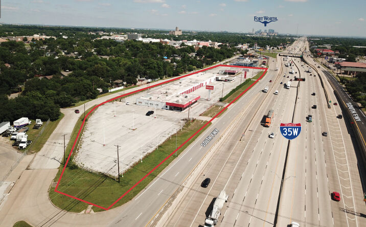 Pictures of Retail property located at 4500 South Fwy., Fort Worth, TX 76115 for lease - image #1