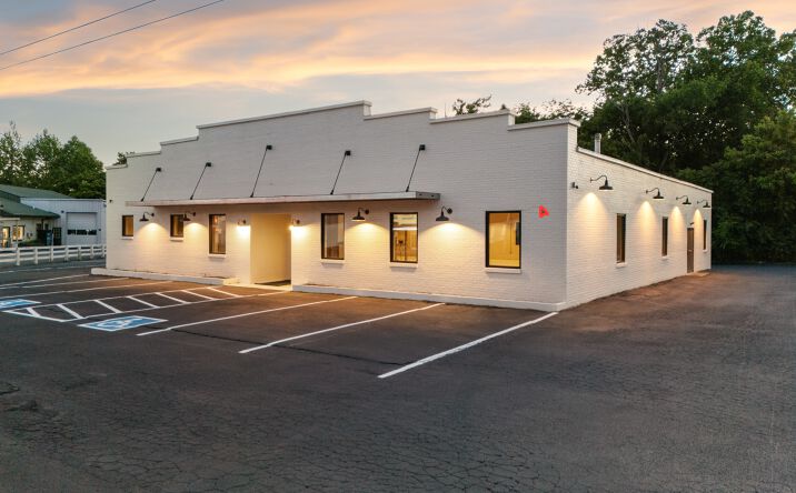 Pictures of Retail, Office, Restaurant property located at 111 NASHVILLE HWY, COLUMBIA, TN 38401 for lease - image #1