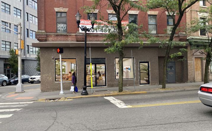 Pictures of Retail property located at 712 Bergen Ave, Jersey City, NJ 07306 for lease - image #1