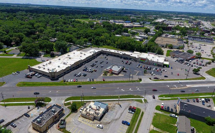 Pictures of Retail property located at 300-352 S. 291 Highway, Liberty, MO 64068 for lease - image #1