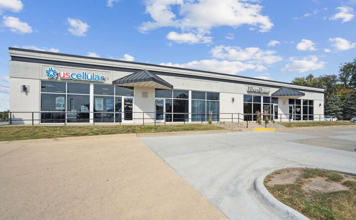 Pictures of Retail, Office property located at 3829 100th St, Urbandale, IA 50322 for lease - image #1