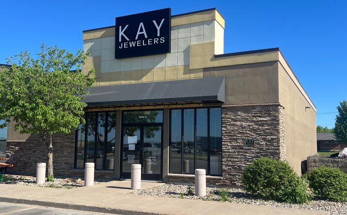 Pictures of Retail property located at 4109 FOURTH ST SW, MASON CITY, IA 50401-7359 for lease - image #1