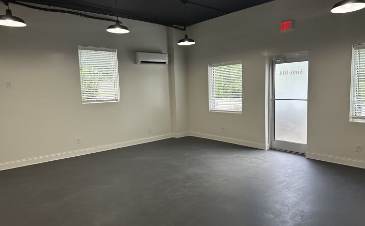 Pictures of Retail, Office, Special Purpose property located at 4706 HIXSON PIKE, HIXSON, TN 37343-4826 for lease - image #1