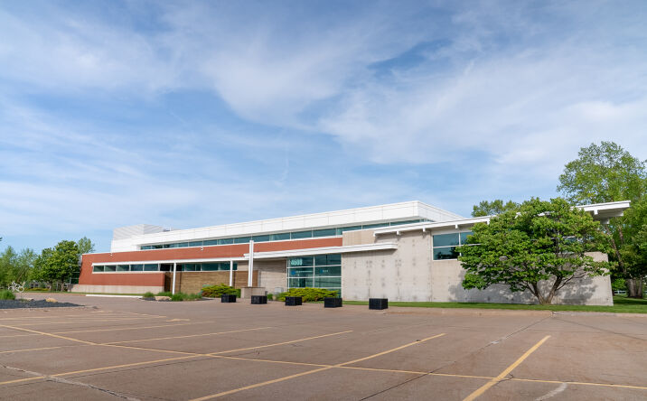 Pictures of Office property located at 4600 E. 53rd St., Davenport, IA 52807-3504 for lease - image #1