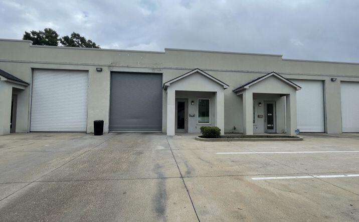 Pictures of Retail property located at 10221 PATRIOT DR, BATON ROUGE, LA 70816-4877 for lease - image #1