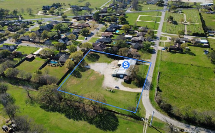 Pictures of Industrial property located at 1324 North Saint James Road, Pilot Point, TX 76258 for lease - image #1