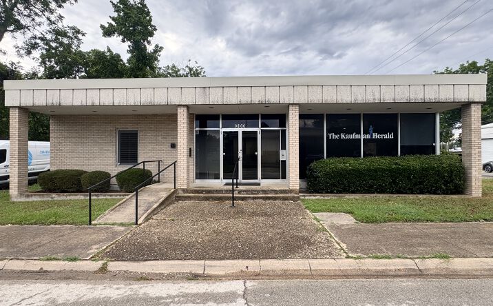 Pictures of Retail, Office, Industrial property located at 300 North Washington Street, Kaufman, TX 75142 for lease - image #1