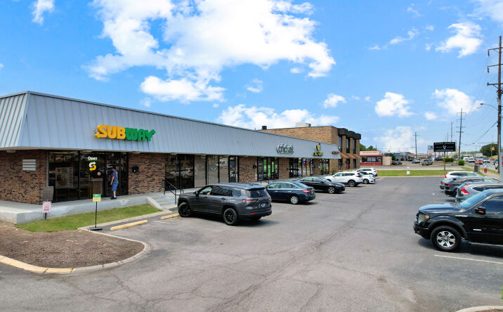 Pictures of Retail, Office property located at 907 Rivergate Parkway, Goodlettsville, TN 37072 for lease - image #1