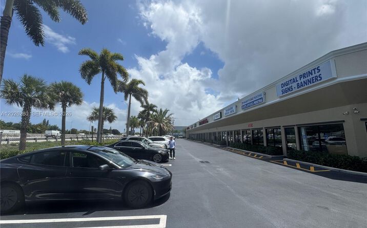 Pictures of Industrial property located at 590 SW 9th Ter # 11 #9-11, Pompano Beach, FL 33069 for lease - image #1