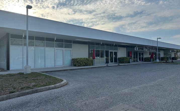 Pictures of Restaurant property located at 21 South Beneva Road, Sarasota, FL 34232 for lease - image #1