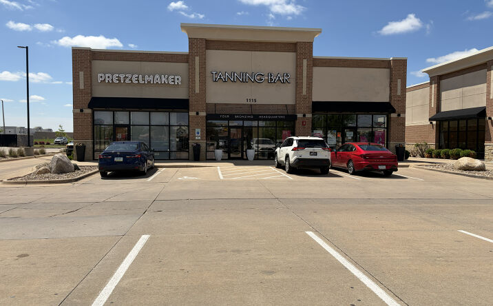 Pictures of Retail, Office, Restaurant property located at 1115 Blairs Ferry Road Northeast, Cedar Rapids, IA 52402 for lease - image #1