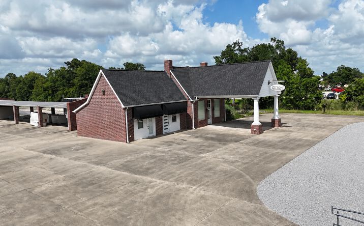 Pictures of Retail, Office, Restaurant property located at 3010 COUNTRY CLUB RD, LAKE CHARLES, LA 70605-5920 for lease - image #1
