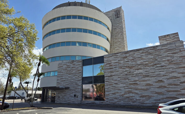 Pictures of Office property located at 2600 Martin Luther King Jr St N, St Petersburg, FL 33704 for lease - image #1