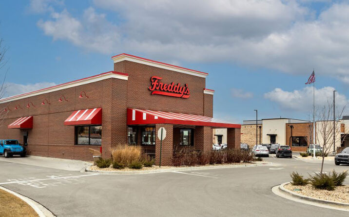 Pictures of Restaurant property located at 80 West 63rd Street, Westmont, IL 60559 for lease - image #1