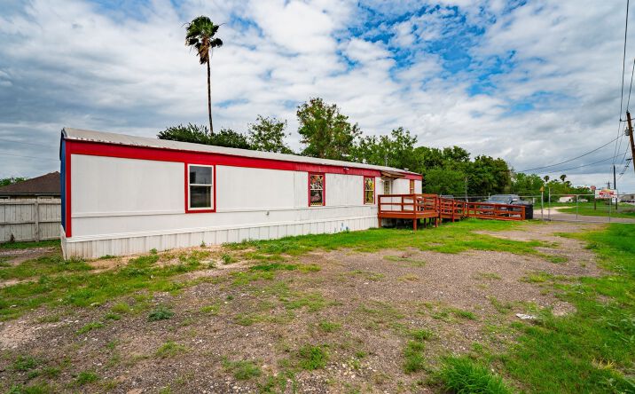 Pictures of Retail, Land property located at 1900 W Expressway 83, Weslaco, TX 78596 for lease - image #1