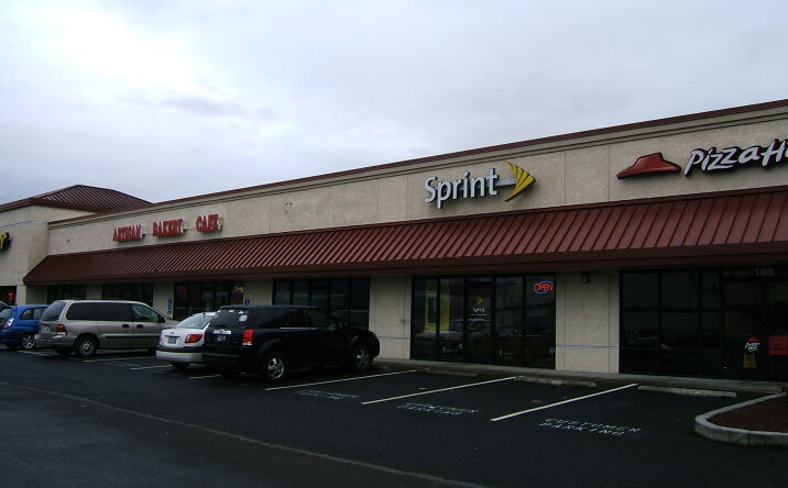 Pictures of Office, Restaurant property located at 1325 Center Drive, Medford, OR 97501 for lease - image #1