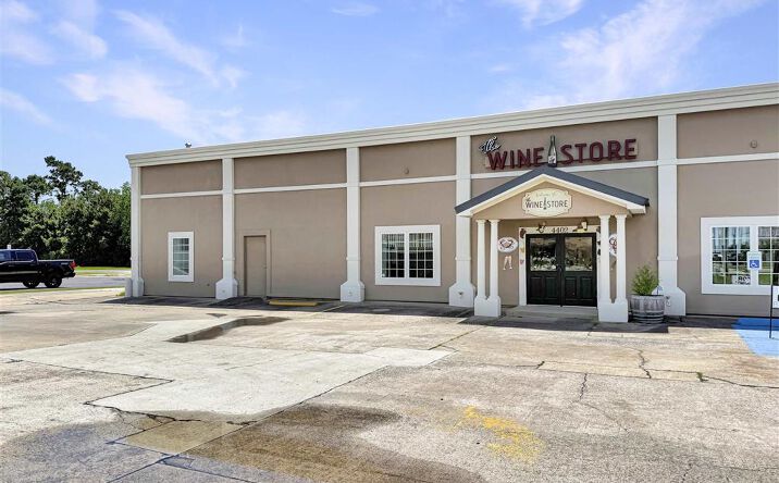 Pictures of Retail property located at 4402 Nelson Road, Lake Charles, LA 70605 for lease - image #1