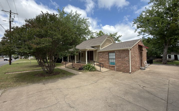 Pictures of Office, Special Purpose property located at 902 West Pearl Street, Granbury, TX 76048 for lease - image #1