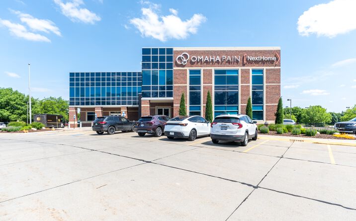 Pictures of Office property located at 13340 CALIFORNIA ST, OMAHA, NE 68154-5305 for lease - image #1