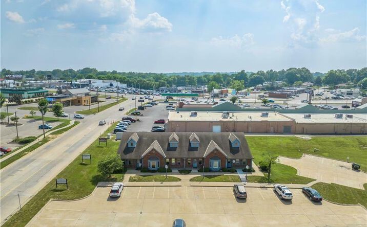 Pictures of Office property located at 3715 Beck Road, Saint Joseph, MO 64506 for lease - image #1