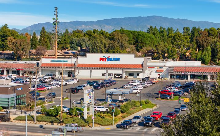 Pictures of Retail property located at 2661 Oswell Street, Bakersfield, CA 93306 for lease - image #1