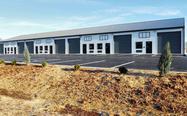 Pictures of Retail, Industrial property located at 400 RED SQUIRREL ST, BOWLING GREEN, KY 42101 for lease - image #1
