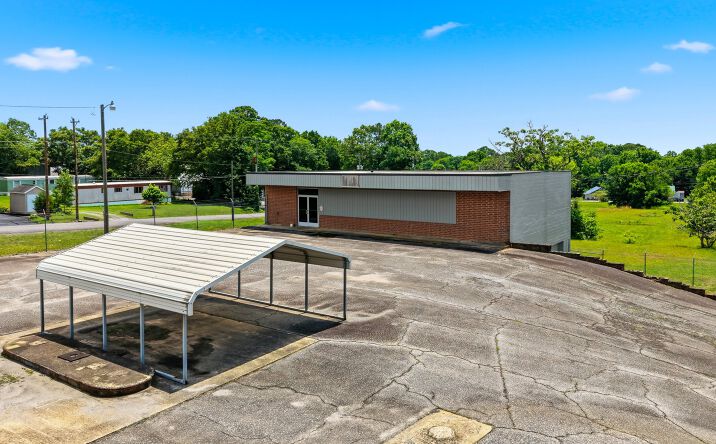 Pictures of Retail, Office, Industrial property located at 2553 FIRST AVE SOUTHWEST, HICKORY, NC 28602 for lease - image #1