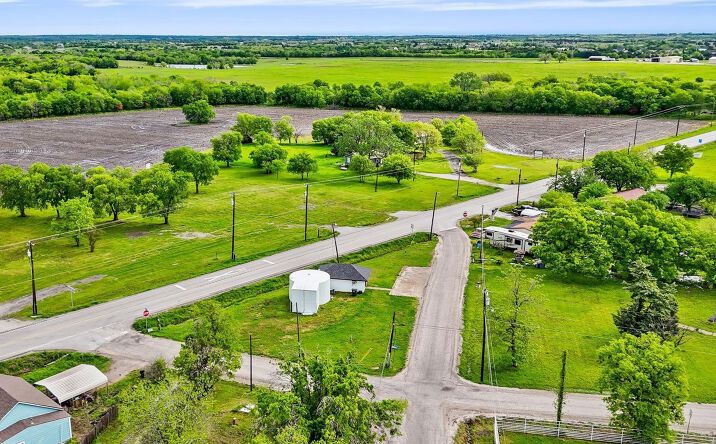 Pictures of Office, Retail property located at 5769 Williams St, Nevada, TX 75173 for lease - image #1