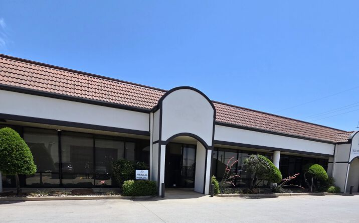 Pictures of Retail, Office property located at 2210 West Gore Boulevard, Lawton, OK 73501 for lease - image #1
