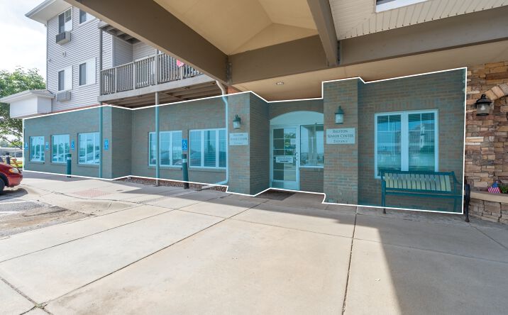 Pictures of Retail, Office property located at 7301 Q ST, RALSTON, NE 68127-4042 for lease - image #1