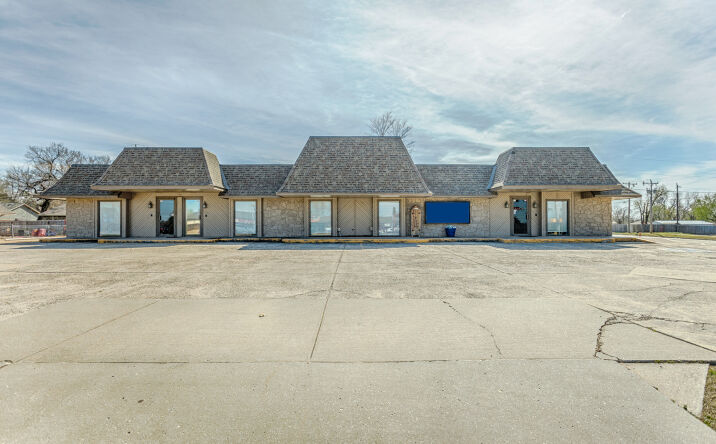 Pictures of Retail, Office, Special Purpose property located at 1700 East State Highway 152, Mustang, OK 73064 for lease - image #1