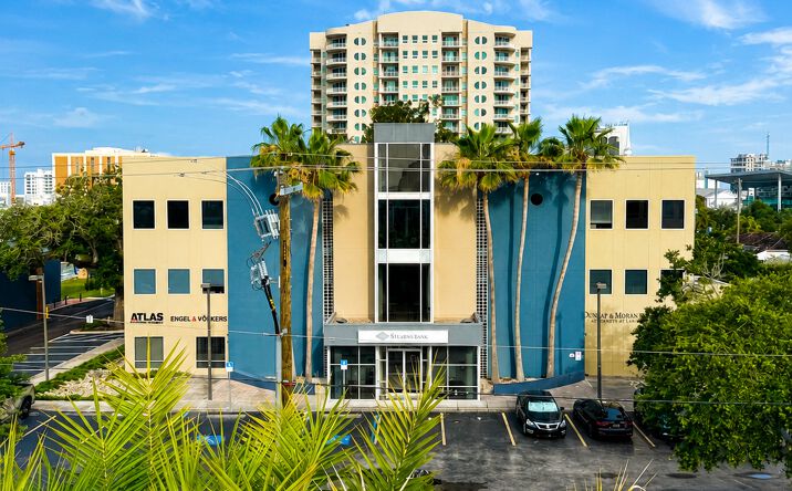 Pictures of Office property located at 22 S Links Ave, Sarasota, FL 34236 for lease - image #1