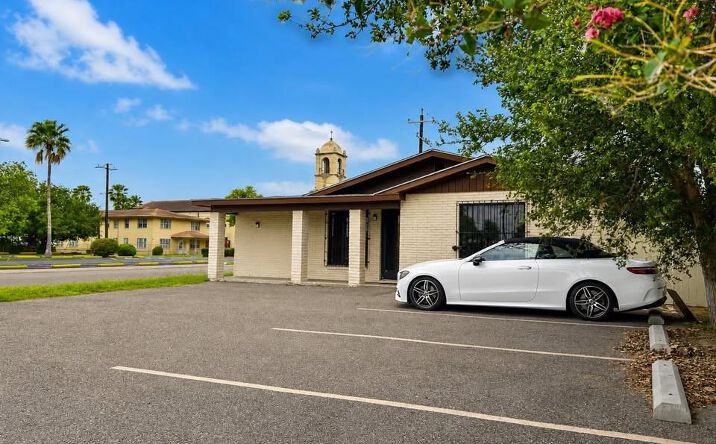Pictures of Office property located at 601 E McIntyre Street, Edinburg, TX 78541 for lease - image #1