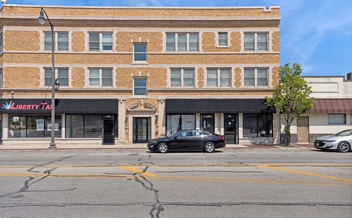 Pictures of Retail property located at 901 S 5TH Avenue B, Maywood, IL 60153 for lease - image #1