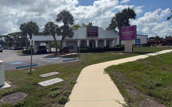 Pictures of Office, Retail, Restaurant property located at 7231 South Tamiami Trail, Sarasota, FL 34231 for lease - image #1