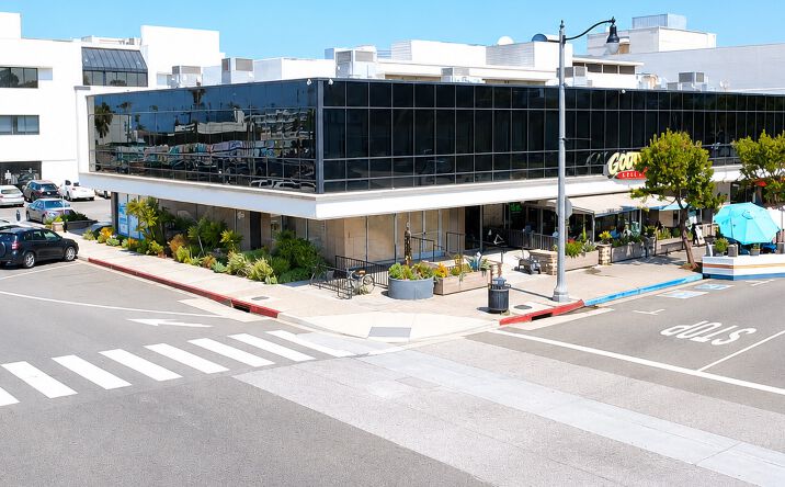 Pictures of Restaurant property located at 1617 S Pacific Coast Hwy, Redondo Beach, CA 90277 for lease - image #1