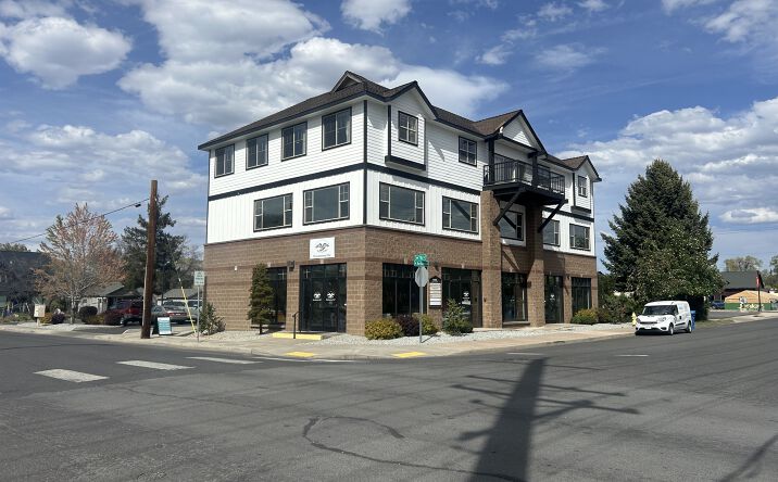 Pictures of Office property located at 631 W Antler Ave, Redmond, OR 97756 for lease - image #1