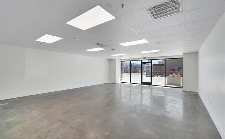 Pictures of Retail property located at 301 W Main Street Unit#118, Midlothian, TX 76065 for lease - image #1