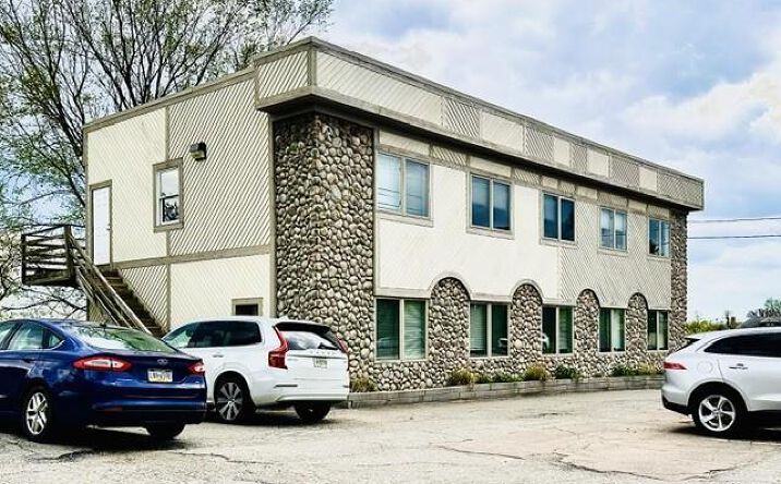 Pictures of Office property located at 5949 Steubenville Pike, McKees Rocks, PA 15136 for lease - image #1
