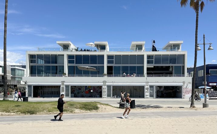 Pictures of Office property located at 701 OCEAN FRONT WALK, VENICE, CA 90291-2206 for lease - image #1