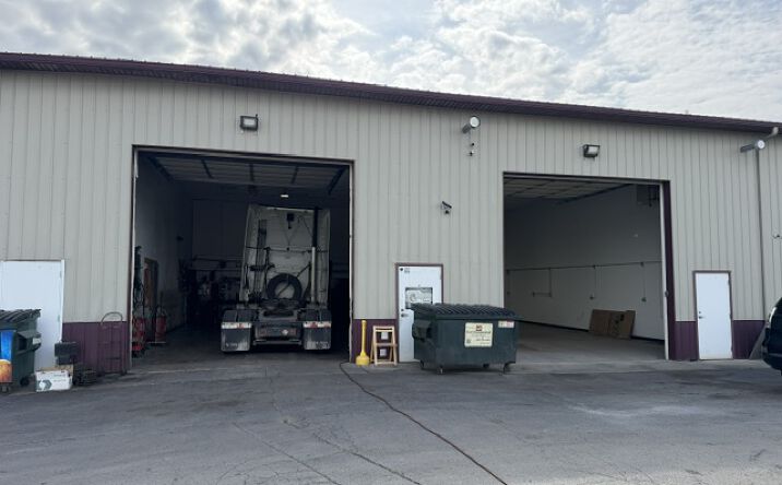 Pictures of Retail, Industrial property located at 2135 MAXIM DR, JOLIET, IL 60436-9012 for lease - image #1