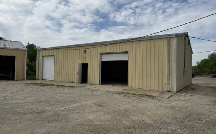 Pictures of Industrial property located at 18130 NW FRONTAGE RD, SHOREWOOD, IL 60404-8612 for lease - image #1