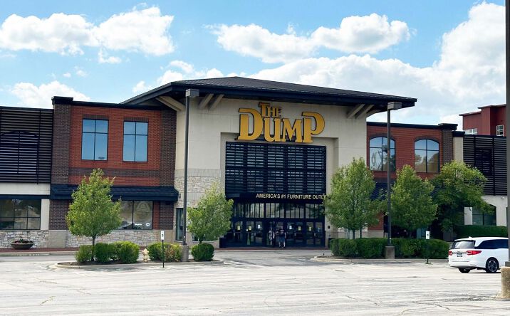 Pictures of Retail property located at 2860 S. Highland Avenue, Lombard, IL 60148 for lease - image #1